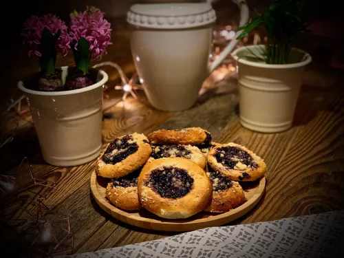 Drożdżówki z powidłami z czarnej porzeczki vegestyl